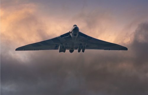 Sunset Skies Avro Vulcan 80x50cm